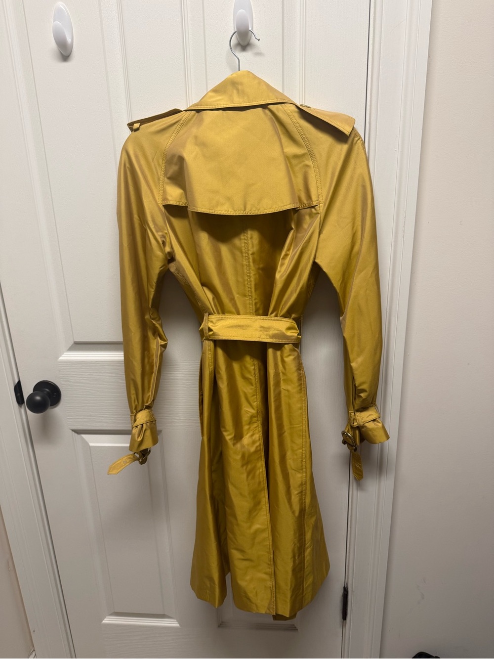 Burberry London  Women’s Silk Yellow Gold Trench - Classic Double-Breasted Style - Picture 2 of 6